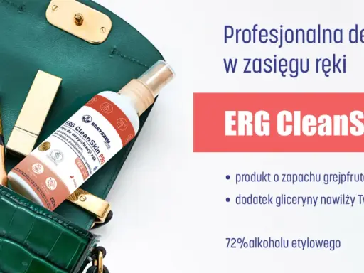 Butelka płynu do dezynfekcji rąk ERG CleanSkin PRO w zielonej torebce z telefonem i szminką.