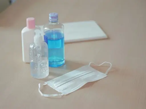 Dezynfekcja DIY: zrób własny płyn z alkoholem 70% lub wodą utlenioną